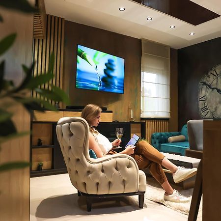Design Apartment Platinium Spa Lux 5 Star "Havana" Completely Private Wellness & Spa Free Included Sauna & Jacuzzi & Salt Wall & Fire Place & 3D Ceilings & Business Wifi & Netflix & Keyless Code Entry & Full Smart App & Secure 2 Parking Place Ćuprija Exteriör bild