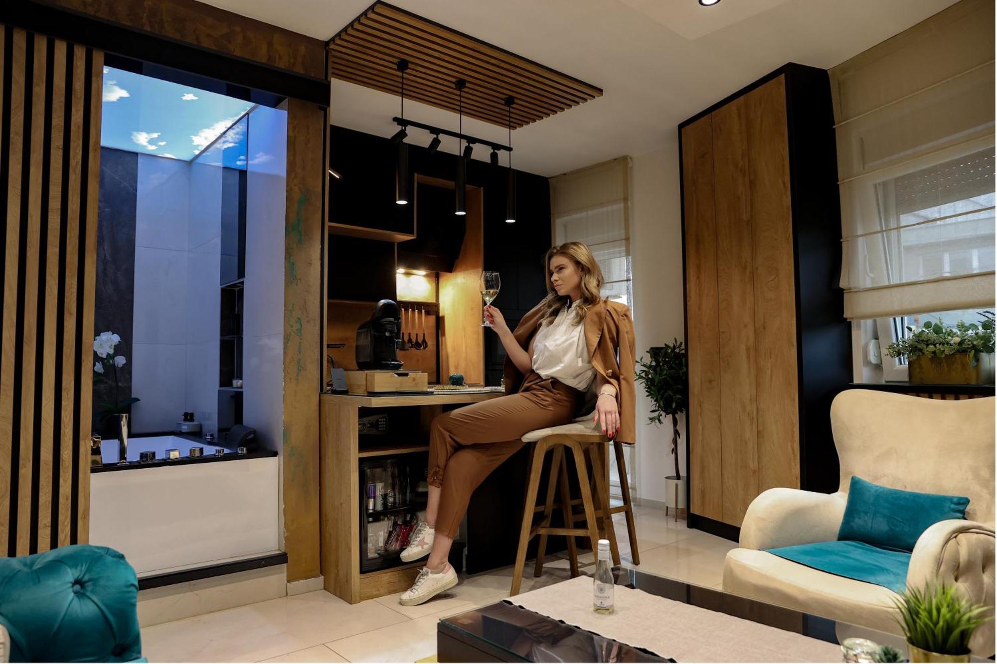 Design Apartment Platinium Spa Lux 5 Star "Havana" Completely Private Wellness & Spa Free Included Sauna & Jacuzzi & Salt Wall & Fire Place & 3D Ceilings & Business Wifi & Netflix & Keyless Code Entry & Full Smart App & Secure 2 Parking Place Ćuprija Exteriör bild